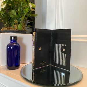 💯 Authentic Kate Spade Wallet